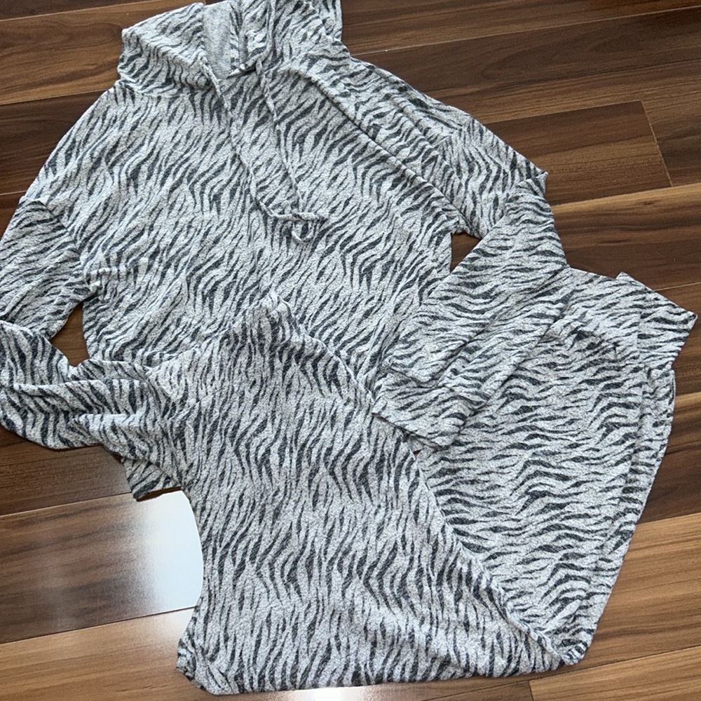 Medium Gap lounge stretchy hoodie legging set animal zebra print - Picture 6 of 6